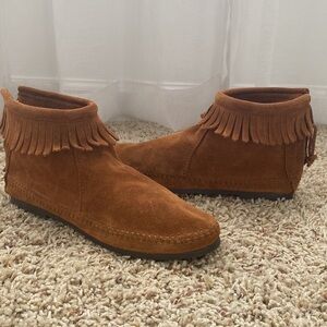 MinnieTonka Back Zip Hardsole Moccasins Boot Sz 7.5